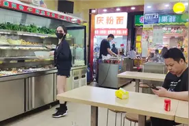 钢铁直男单独和女生一起吃麻辣烫是一件非常尴尬的事！视频封面