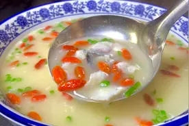 分享“乌鱼汤”非常好吃的做法，鱼片嫩滑，汤汁奶白，营养丰富！视频封面