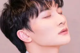 周深分享乌克兰老师的栽培，唱一首#相思听得我眼泪婆娑