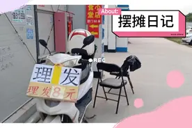 摊位灯开始有点发愁怎么架，后来找到方法了，我真是个天才，哈哈