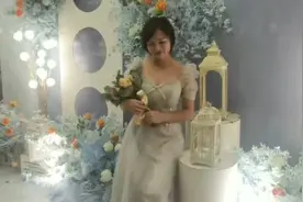表妹参加闺蜜的婚礼，接到了带着幸福的手捧花，很荣幸很开心视频封面