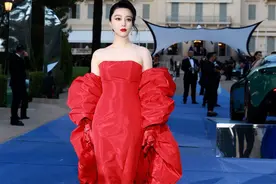 戛纳晚宴的一抹中国红，一出场就成了媒体的焦点#范冰冰#娱乐#视频封面