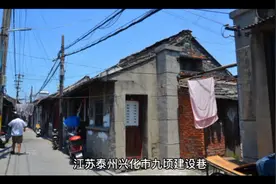 吓死人！家中马桶里面竟然钻进一条蛇。视频封面