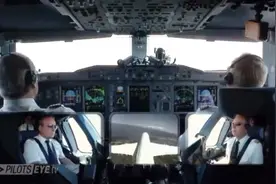 空客A380降落（中字驾驶舱视角）不愧是空中巨无霸、气场强大！视频封面