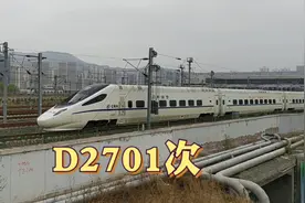 西安到乌鲁木齐最快的车次，D2701次，早上上车，晚上到