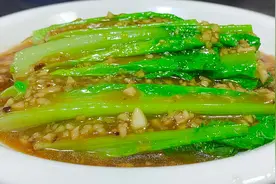 油麦菜不炒才好吃，饭店大厨教你做家常蚝油油麦菜，连汤可泡面吃