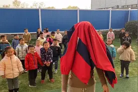 小朋友喜欢上学也是有原因的！游戏、武术，你喜欢吗？视频封面