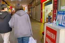 西宁市因为疫情又封控管理了，害怕封在外面急着赶回家的车流人流