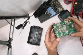 今天去垃圾场收了两块旧电池，一个电扳手，看能不能捡个漏，视频封面