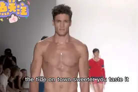 时尚国际夏季泳装T台秀，男模的完美身材和硬朗的肌肉让人喜欢！视频封面
