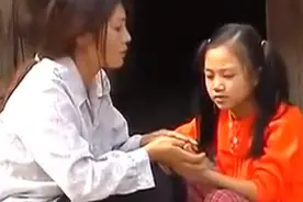 云南山歌——哥哥去世嫂子生活困难，小叔子怕老婆知道，偷偷给钱视频封面