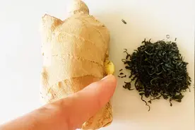 生姜跟茶叶一块泡水喝，作用真厉害，解决了很多人的大问题视频封面