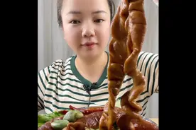 吃肥肠3分钟，洗肥肠三小时，卤出来太香了视频封面