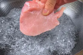 真没想到，把瘦肉放进滚烫的开水中，做出的美食这么好吃，太香了