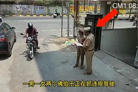 国外：男子骑摩托超载被拦下，而后引发了正能量的故事视频封面