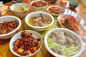 湖南人的午餐~新年家庭聚餐欢乐多|一大桌超丰盛的菜肴视频封面