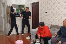 三个人顶不过闺女一道圣旨几个字，真是一物降一物不敢反抗还听话视频封面