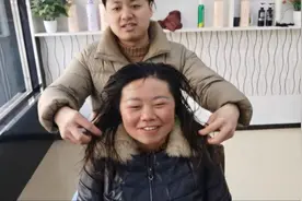40岁大圆脸阿姨发型太普通，被发型师改造后，年轻了10岁，真洋气视频封面