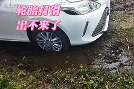 自制绞盘脱困境:75岁大爷野外陷车求助无人一根绳自救成功视频封面