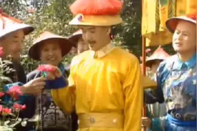 乾隆一生作诗4万余首，仅有一首选入小学课本，网友表示我也能写视频封面