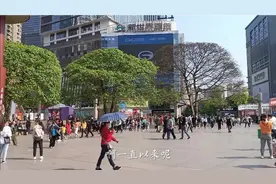 重庆观音桥和成都春熙路谁才是西部最大商业步行街？美女如云视频封面