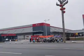 糖糖的弟弟在京东物流做普工，一个月工资有5000多，竟还是单身