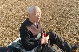 大连造船厂新中国第一代老工人81岁，退休金有多少你想不到。视频封面