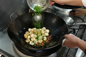 厨师来店试菜，要求工资18000每月，试菜过后老板提出宝贵意见视频封面