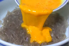 把鸡蛋倒入粉条中，出锅瞬间变美食，做法简单，软糯Q弹，太香了视频封面