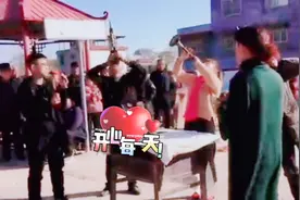河南农村祭灵唢呐大美女唢呐吹奏《秦雪梅吊孝》悲调唢呐如泣如诉视频封面
