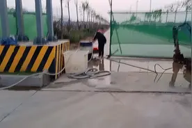 看看不好好上学，去工地搬砖，热死了视频封面