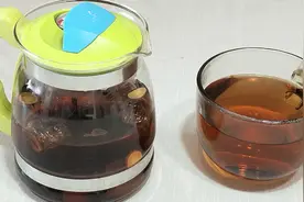用罗汉果甘草片泡水喝，保护嗓子，改善便秘，糖尿病患者也能喝视频封面