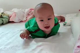 人类幼崽软乎乎真的很可爱视频封面