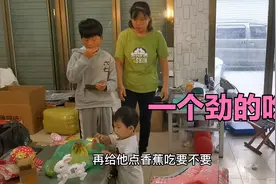 小若汐爱吃水果，买回来就吃个不停，徐霞烙馅饼给升林拿几个尝尝视频封面