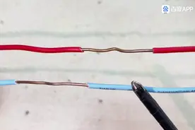 带电接线都害怕触电，先接零线还是火线呢？老电工师傅演示给你看视频封面