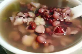 红豆薏米水的正确煮法，夏天出汗多湿气重，多给家人煲来喝视频封面