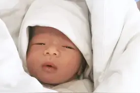 宝宝出生第一天，爸爸激动的心情，成长过程中的无奈和幸福感满满视频封面