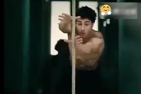 这哥们太牛逼了，跟成龙有的一拼