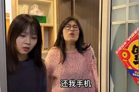 妹妹手机掉厕所了，这该怎么整出来啊？视频封面