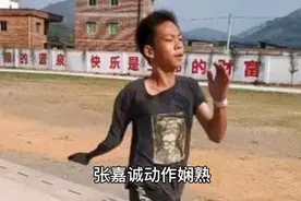 一个只有一只手的少年，却奋力托起了炫丽的篮球梦（广东张家诚）视频封面