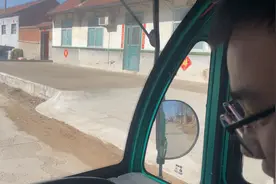 二叔7500元买的电动三轮车，比四个轮的车还要好开！五块60ah电池视频封面