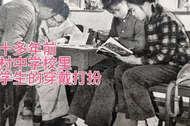五十多年前六十年代初期东北农村中学校里女学生的发型和衣着打扮视频封面