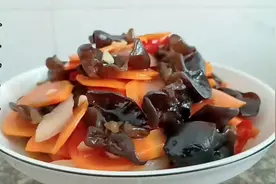 家常菜木耳炒胡萝卜营养丰富，做法简单，经常吃有益身体健康。视频封面