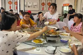 堂哥36岁生日在酒店大摆宴席，湖南小县城流行的习俗，你们那有吗视频封面