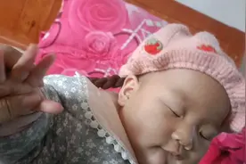 我的两个闺女，一个爱咬嘴皮，一个就是话唠。视频封面