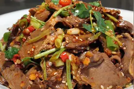 厨师长教你凉拌猪心的家常做法，步骤详细，香辣开胃下酒又下饭