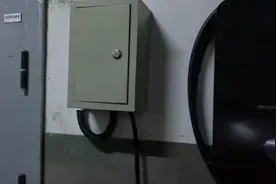 特斯拉model Y车主告诉您，没有自己的车位和充电桩别买电车视频封面