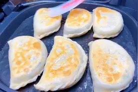 韭菜盒子，只用开水或凉水和面是大错！教你正确做法，皮软不硬视频封面