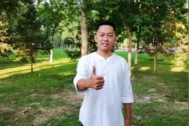 简单动作拉伸上肢经络，保养心肺功能更健康视频封面