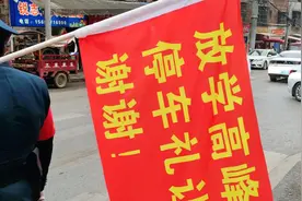 毕节一中门口出现的一幕被我拍下来了视频封面